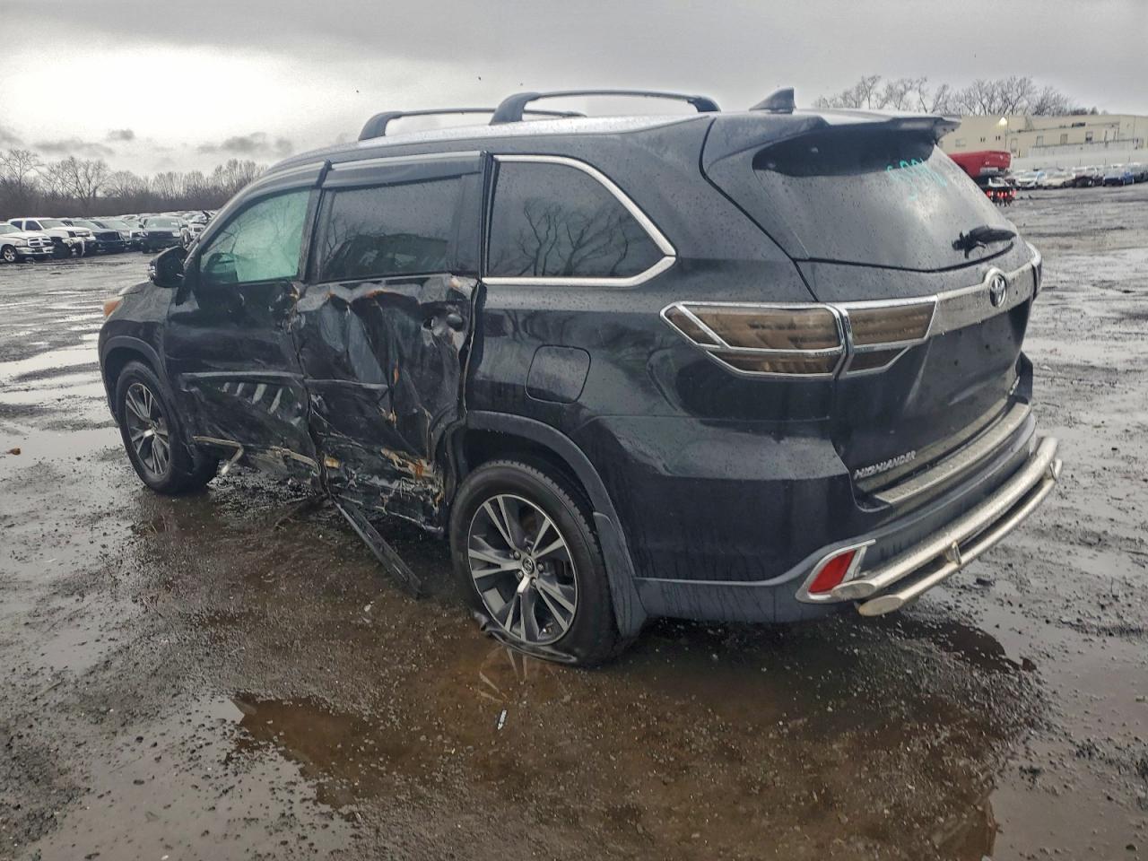 2016 TOYOTA HIGHLANDER XLE photo 2