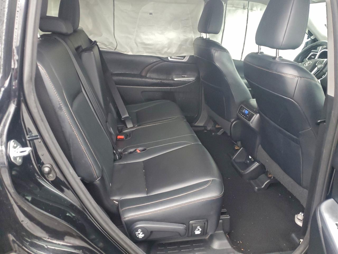 2016 TOYOTA HIGHLANDER XLE photo 10