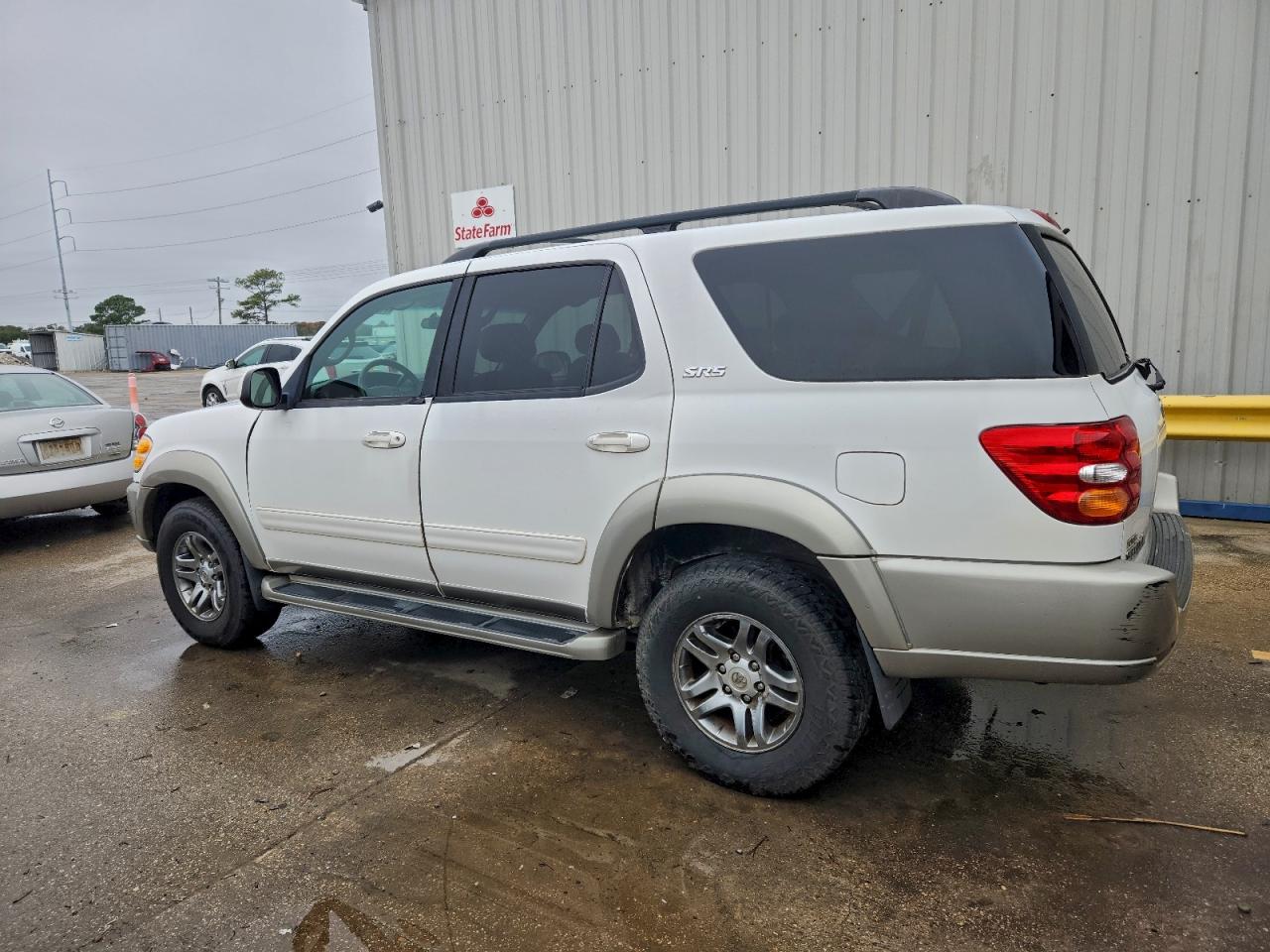 2004 TOYOTA SEQUOIA SR5 photo 2