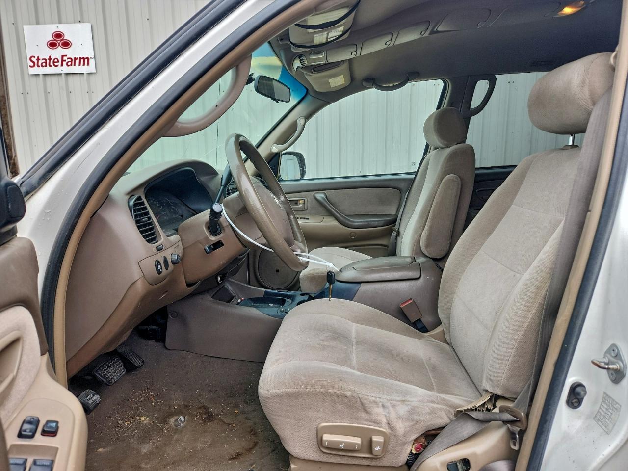 2004 TOYOTA SEQUOIA SR5 photo 7