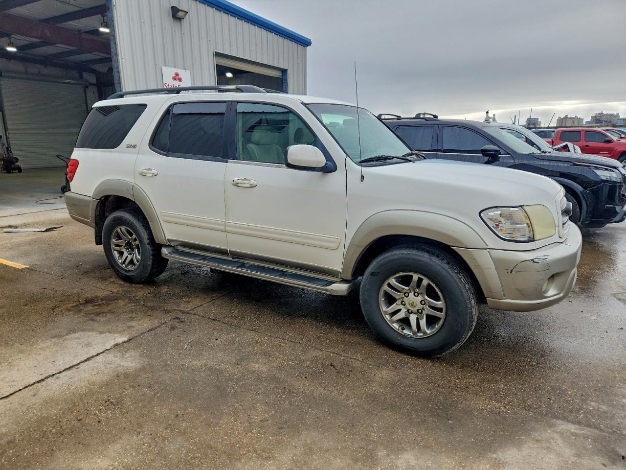 2004 TOYOTA SEQUOIA SR5 photo 4