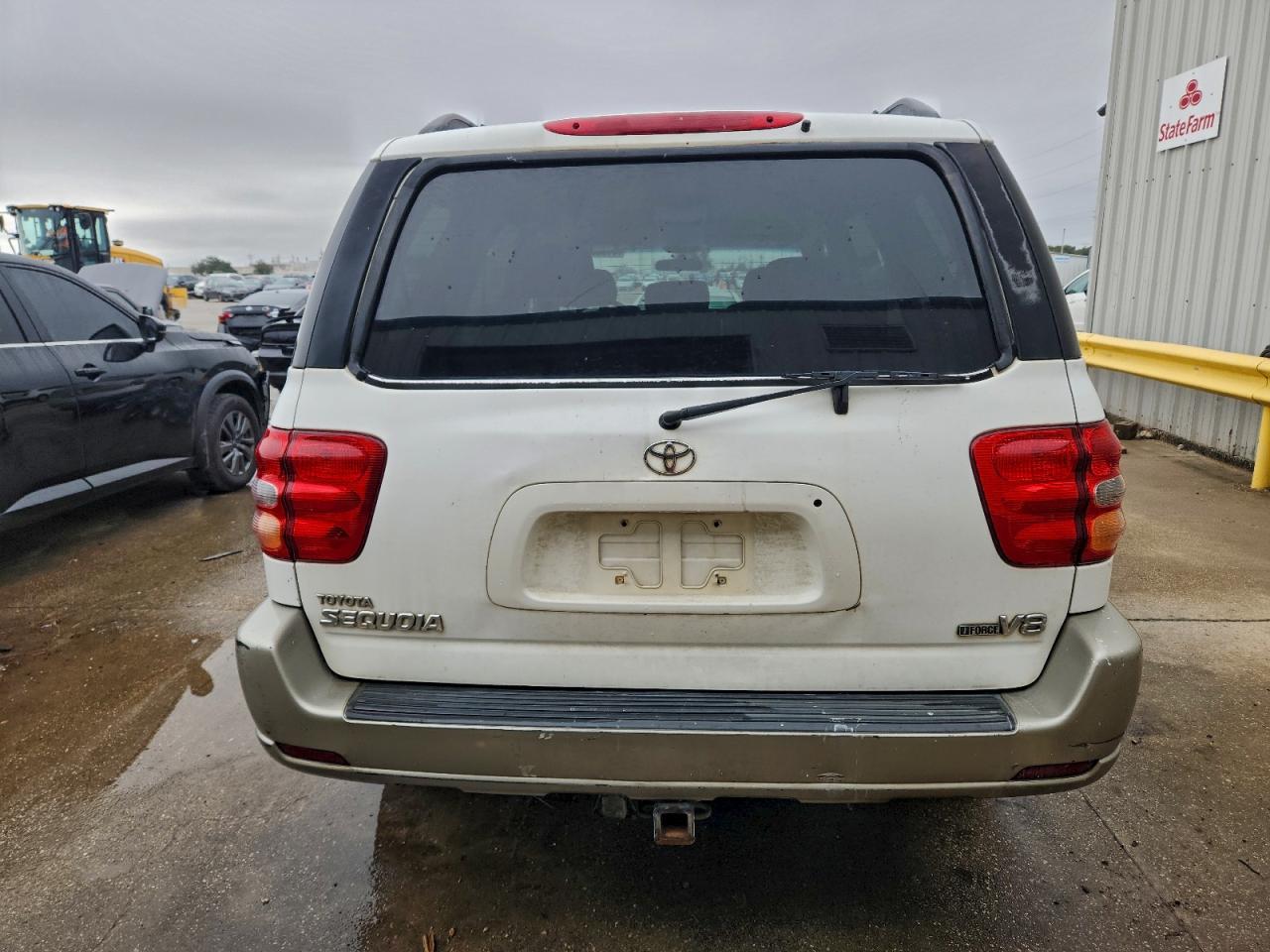 2004 TOYOTA SEQUOIA SR5 photo 6
