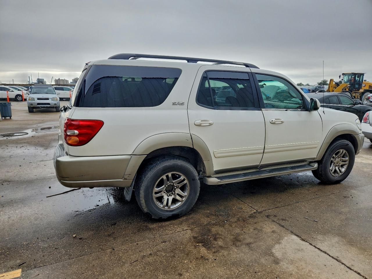 2004 TOYOTA SEQUOIA SR5 photo 3