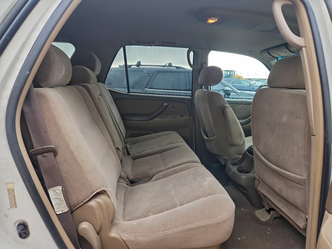 2004 TOYOTA SEQUOIA SR5 photo 11