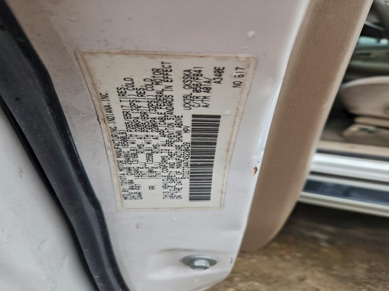 2004 TOYOTA SEQUOIA SR5 photo 13