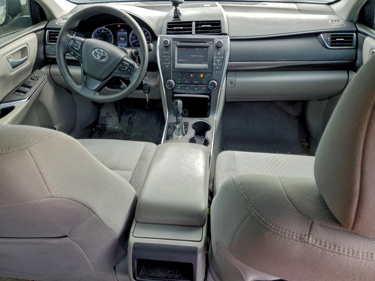 2017 TOYOTA CAMRY LE photo 8
