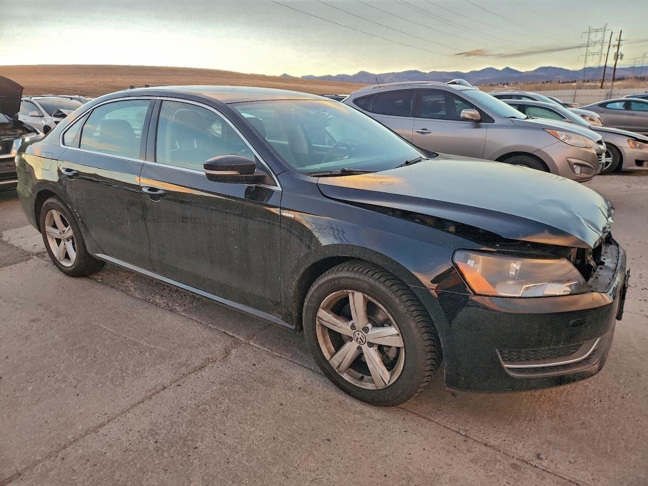 2014 VOLKSWAGEN PASSAT S photo 4