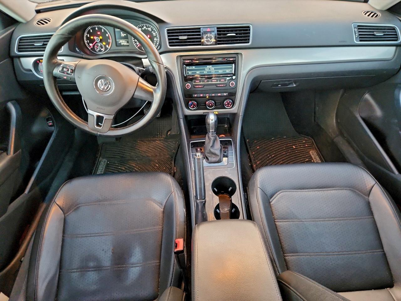 2014 VOLKSWAGEN PASSAT S photo 8