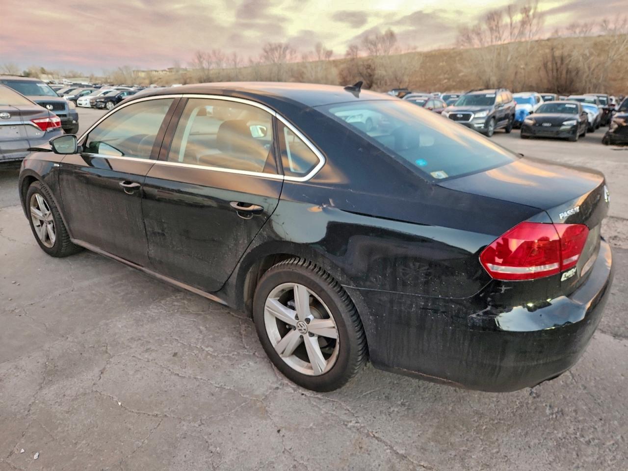 2014 VOLKSWAGEN PASSAT S photo 2