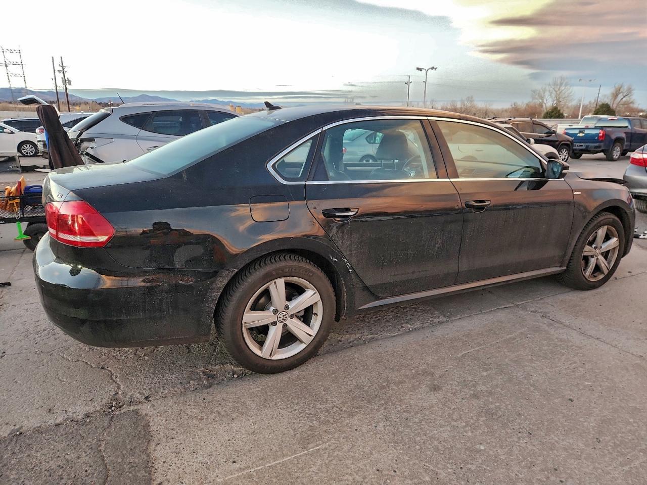 2014 VOLKSWAGEN PASSAT S photo 3