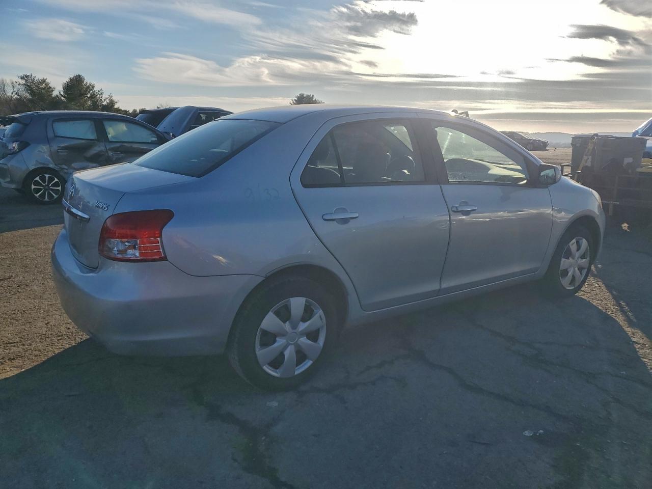 2008 TOYOTA YARIS photo 3