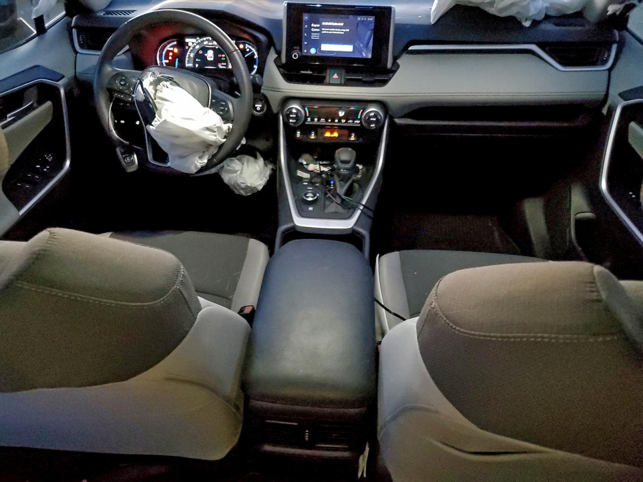 2025 TOYOTA RAV4 XLE photo 8