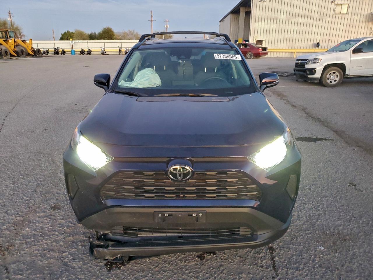 2025 TOYOTA RAV4 XLE photo 5