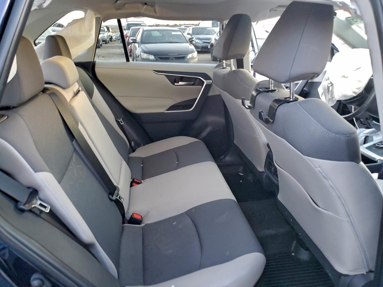 2025 TOYOTA RAV4 XLE photo 11