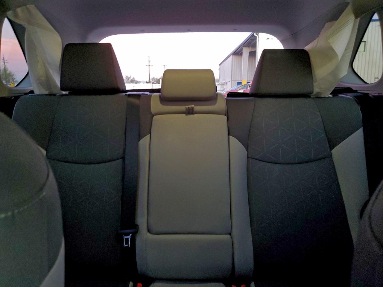2025 TOYOTA RAV4 XLE photo 10