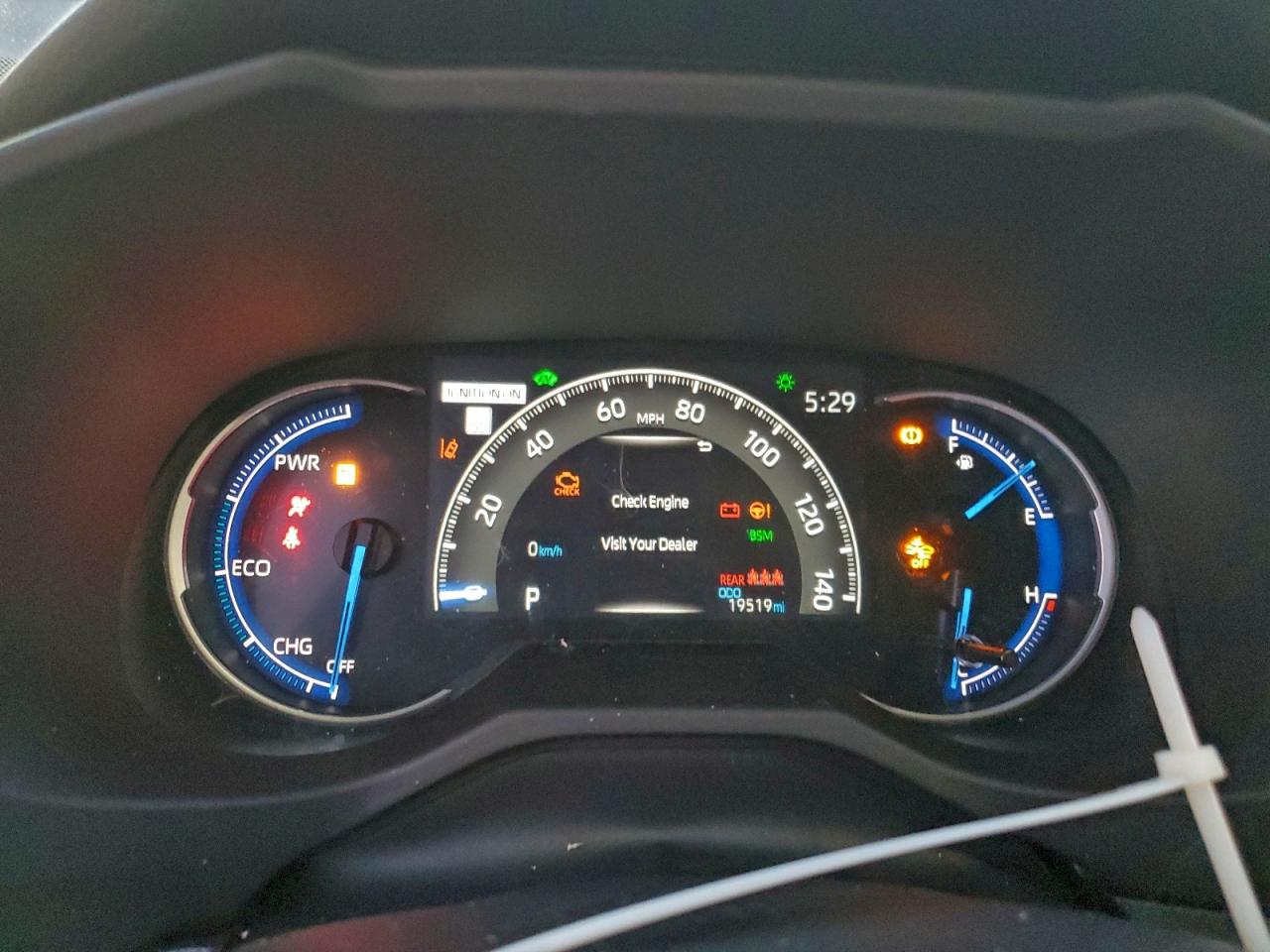 2025 TOYOTA RAV4 XLE photo 9