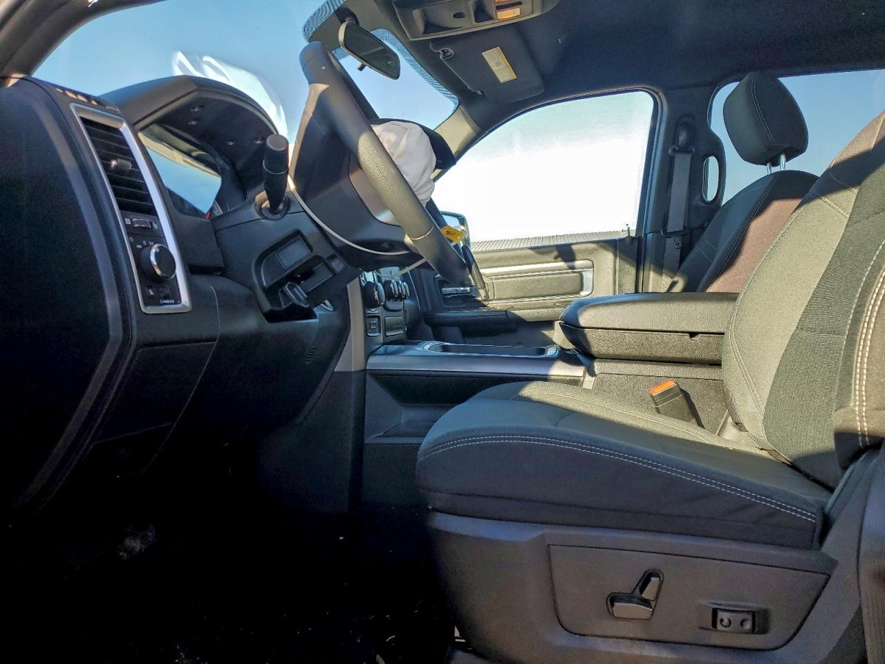 2023 RAM 1500 CLASSIC SLT photo 7