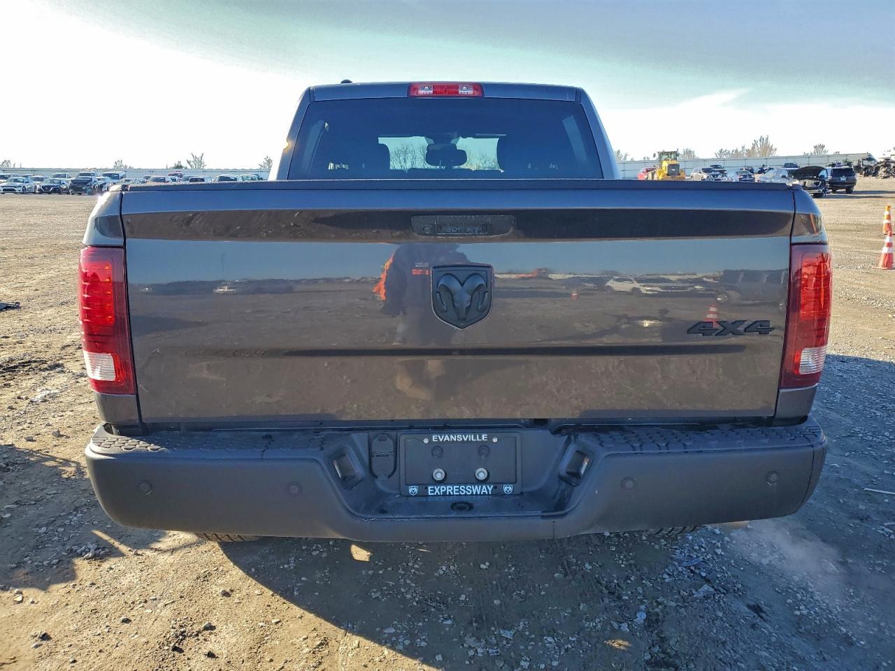 2023 RAM 1500 CLASSIC SLT photo 6