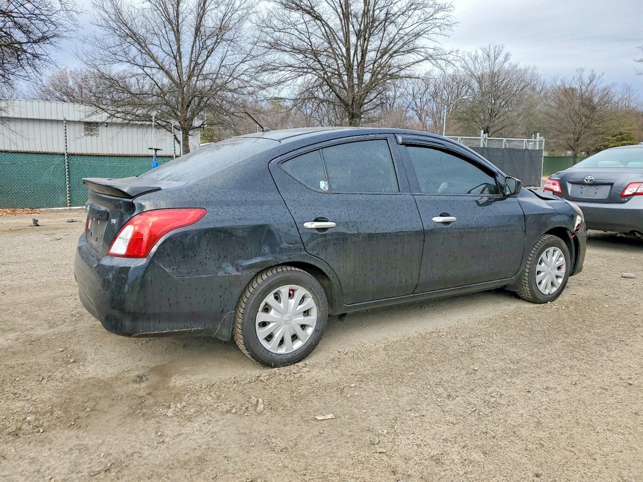 2018 NISSAN VERSA S photo 3