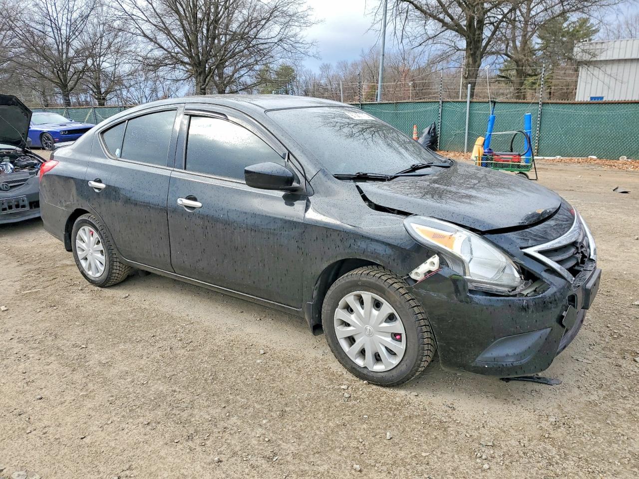 2018 NISSAN VERSA S photo 4