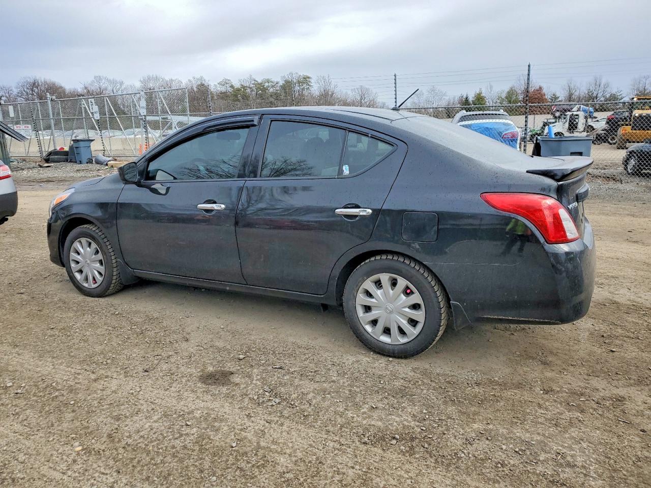 2018 NISSAN VERSA S photo 2
