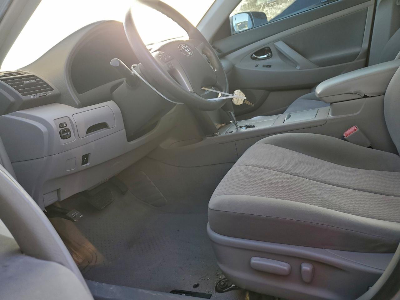 2010 TOYOTA CAMRY BASE photo 7