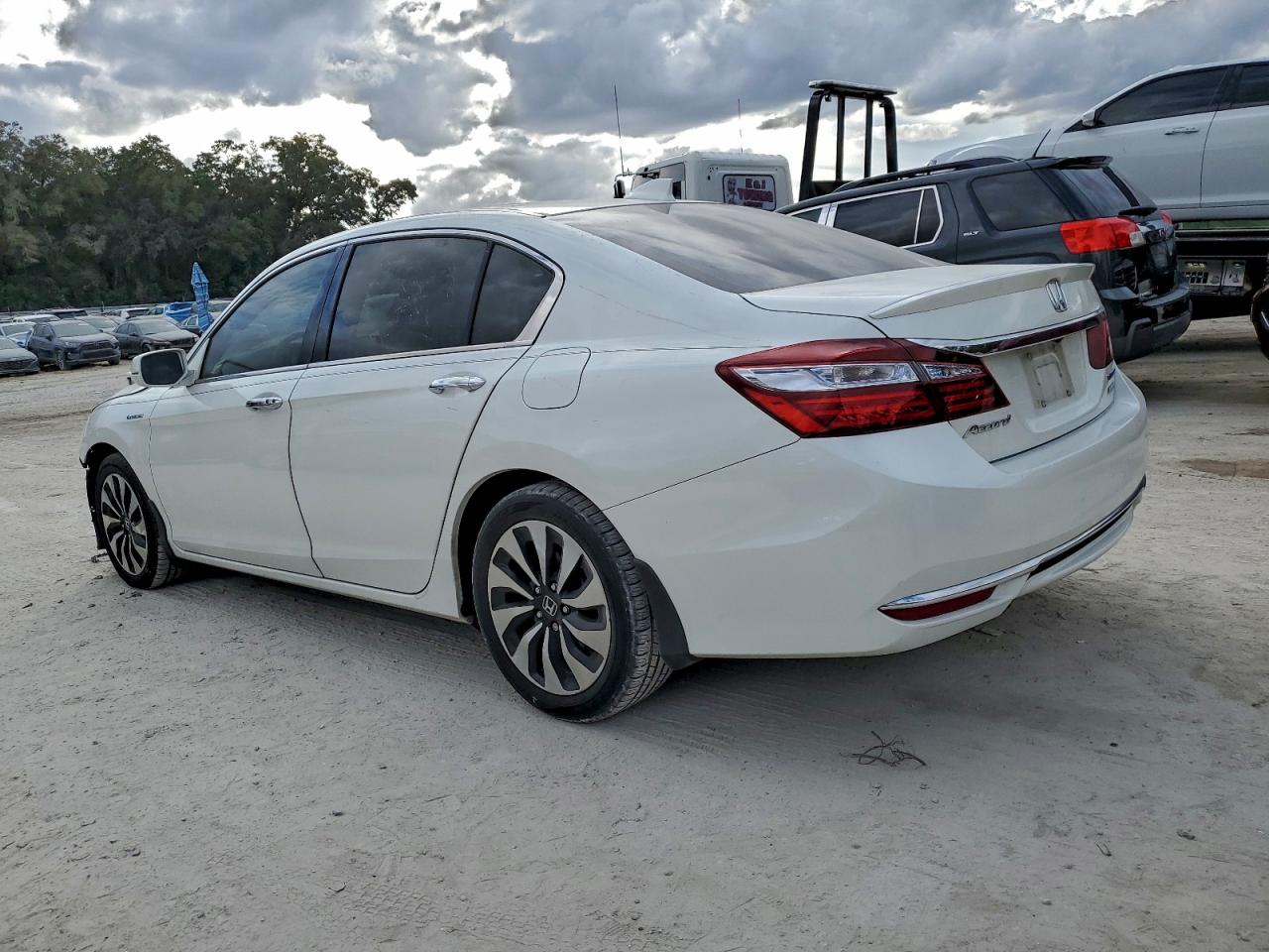 2017 HONDA ACCORD HYBRID photo 4