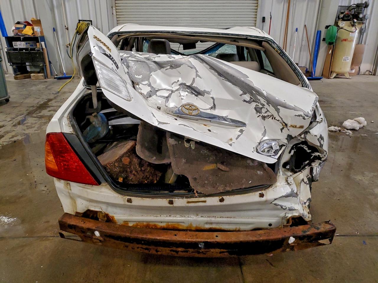2000 TOYOTA AVALON XL photo 6