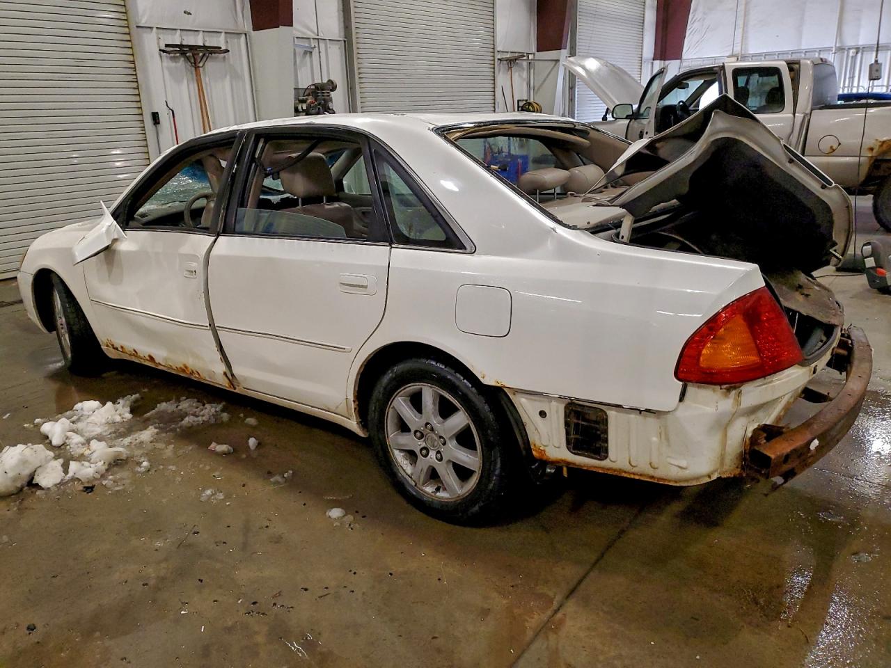 2000 TOYOTA AVALON XL photo 2