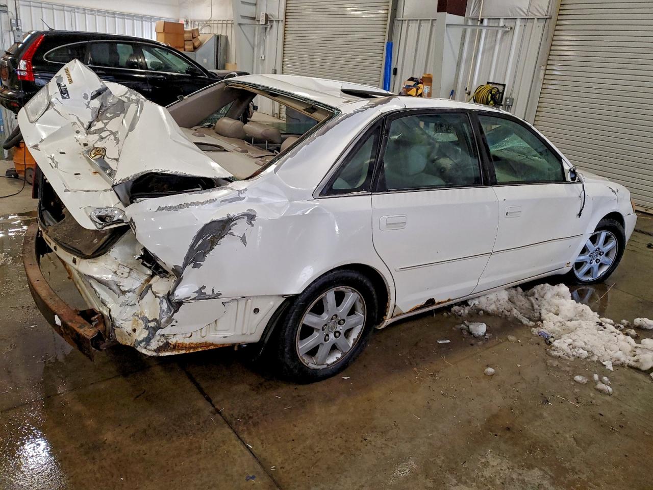 2000 TOYOTA AVALON XL photo 3