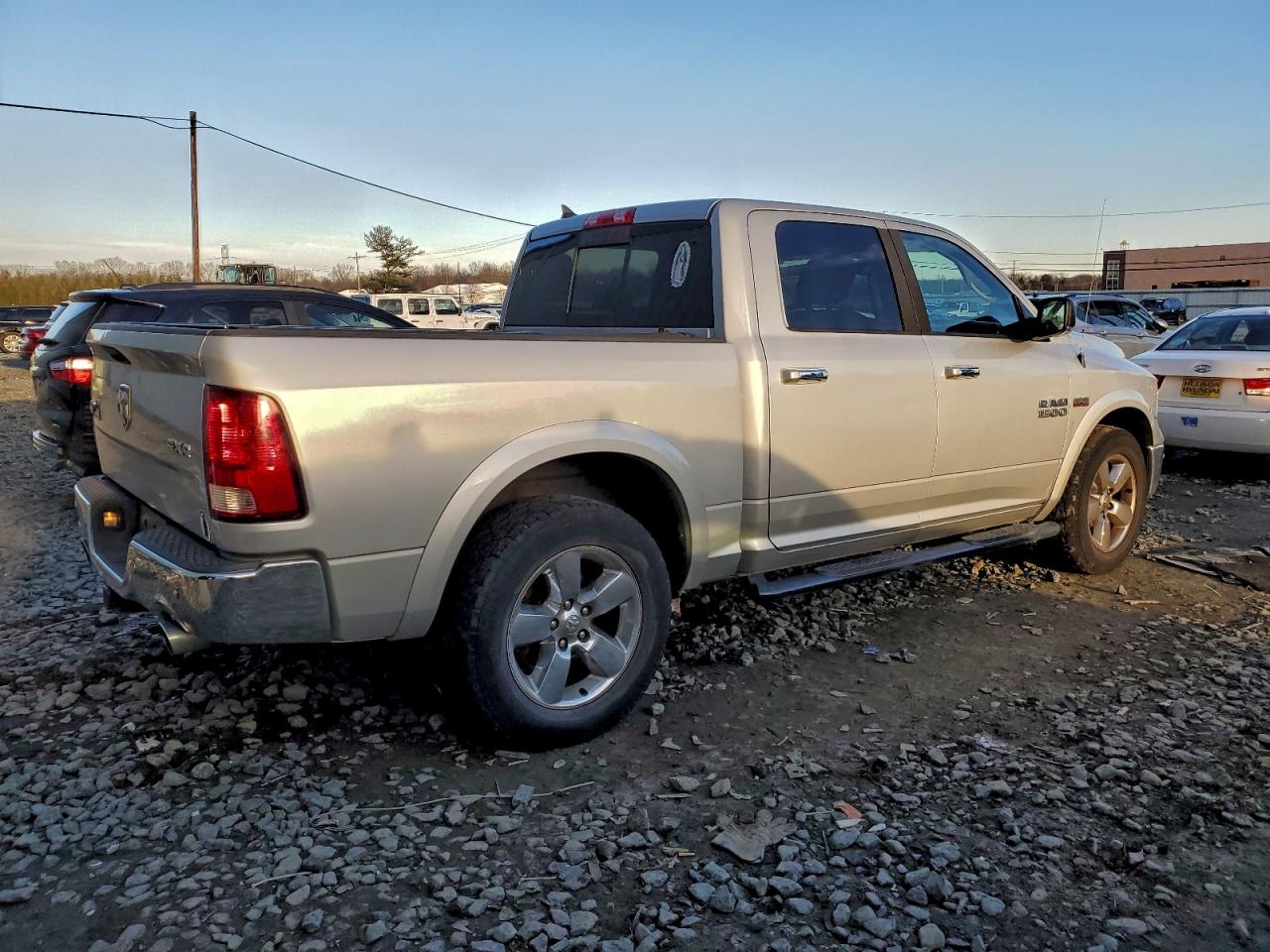 2014 RAM 1500 SLT photo 3