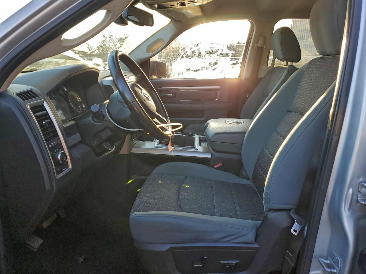 2014 RAM 1500 SLT photo 7