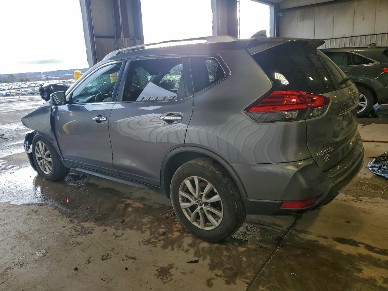 2017 NISSAN ROGUE SV photo 2