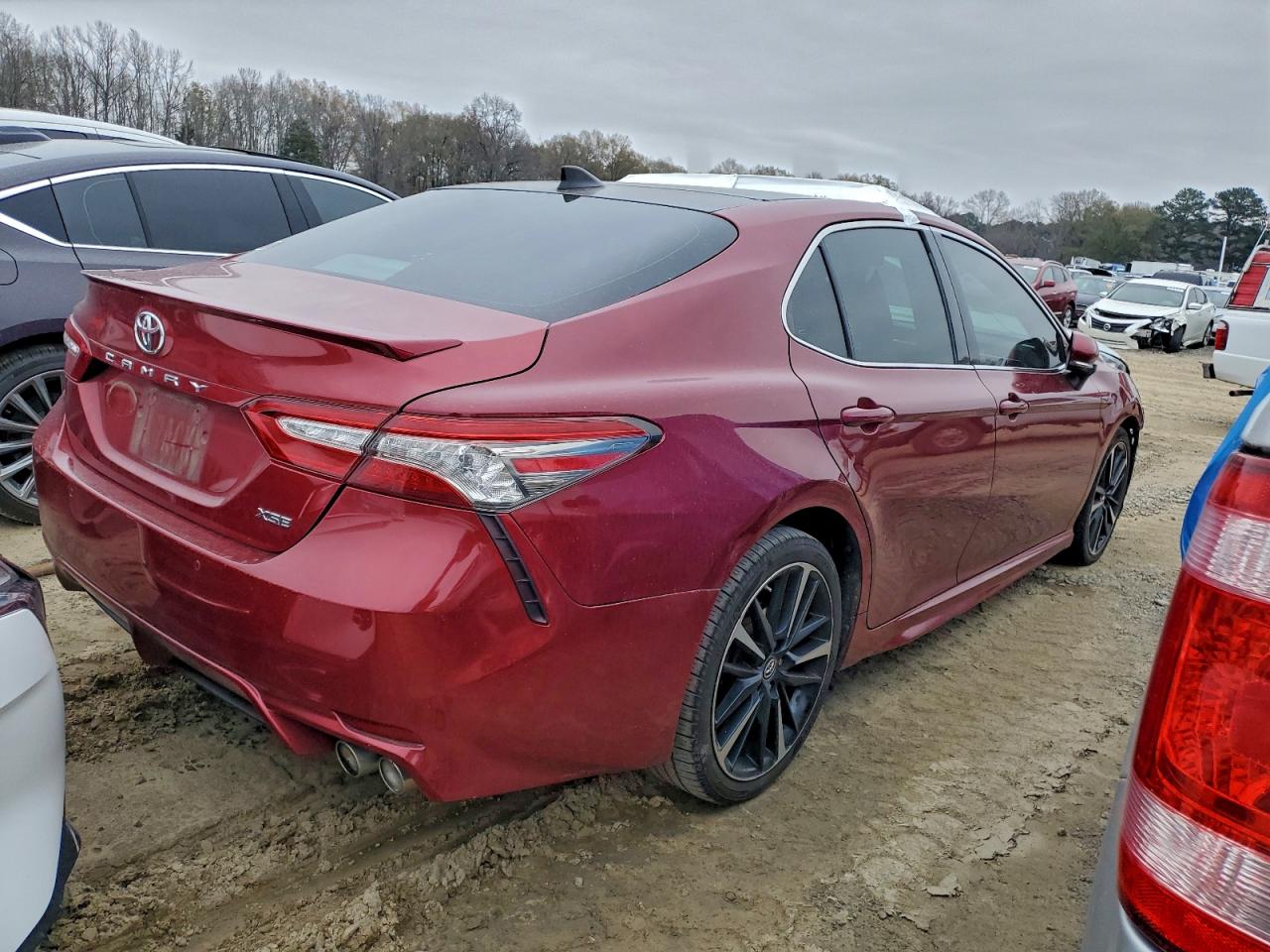 2018 TOYOTA CAMRY XSE photo 3