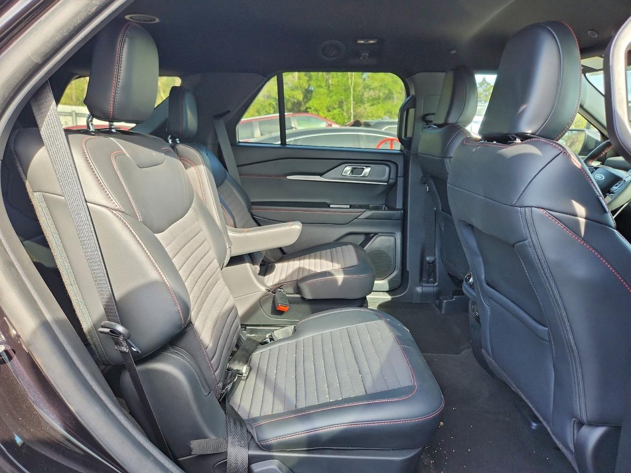 2025 FORD EXPLORER ST-LINE photo 11