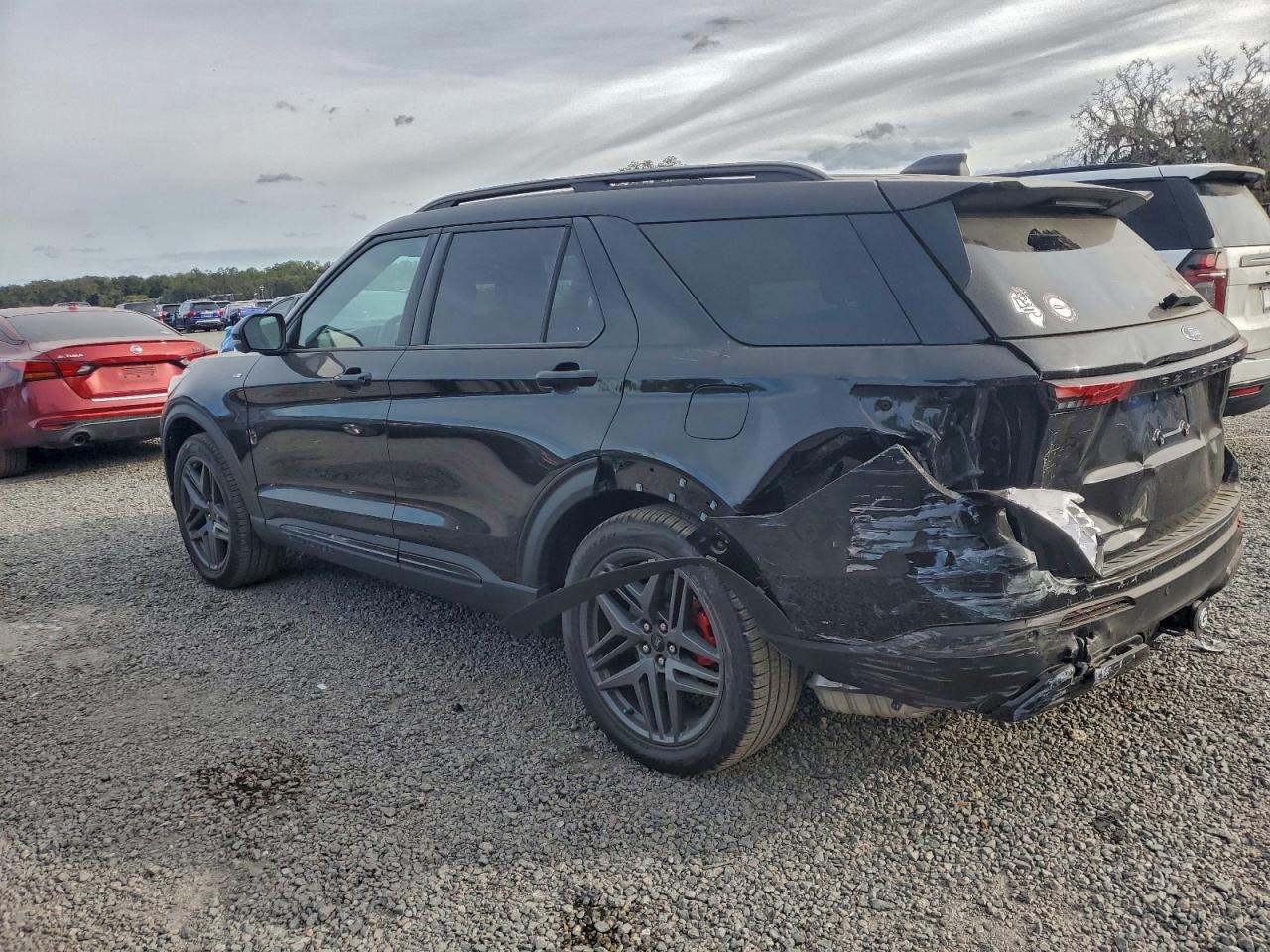 2025 FORD EXPLORER ST-LINE photo 2