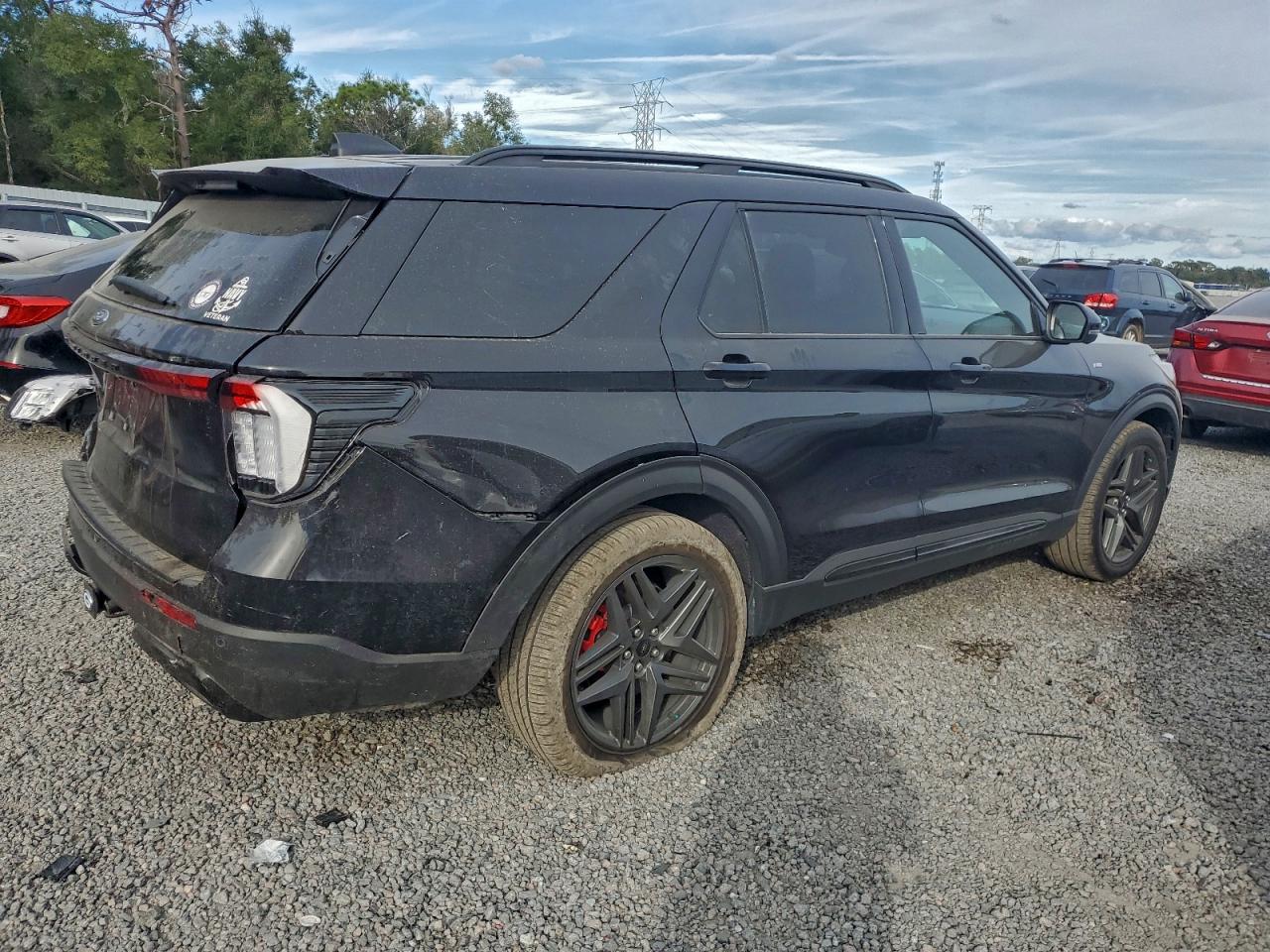 2025 FORD EXPLORER ST-LINE photo 3