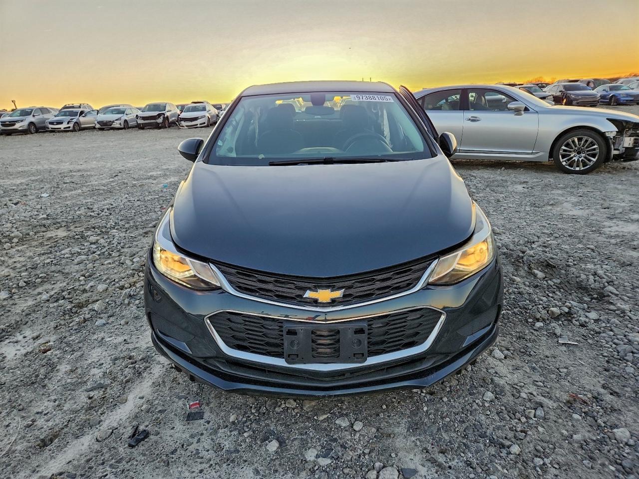 2017 CHEVROLET CRUZE LT photo 5