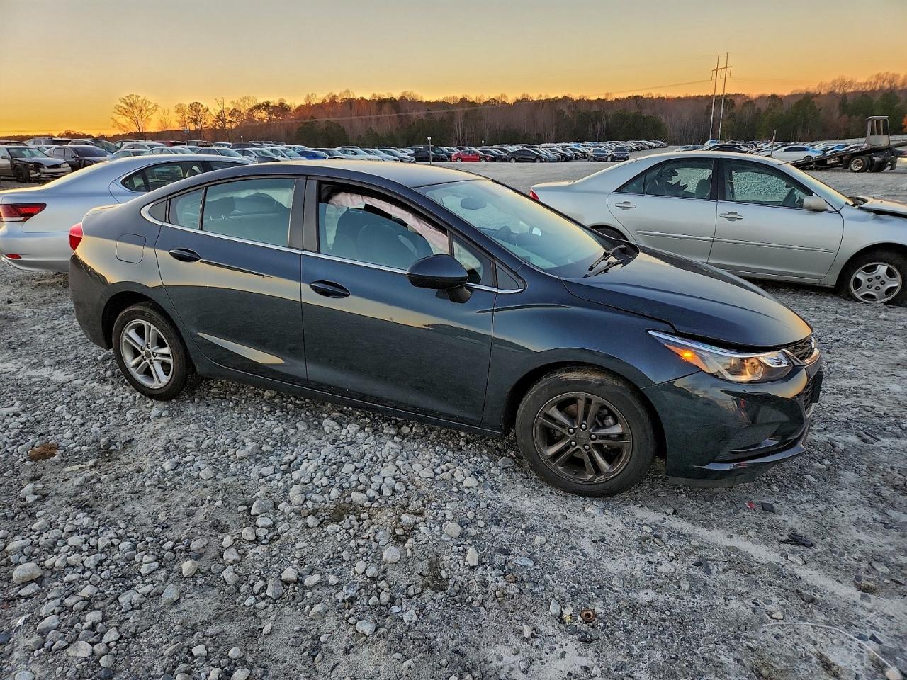 2017 CHEVROLET CRUZE LT photo 4