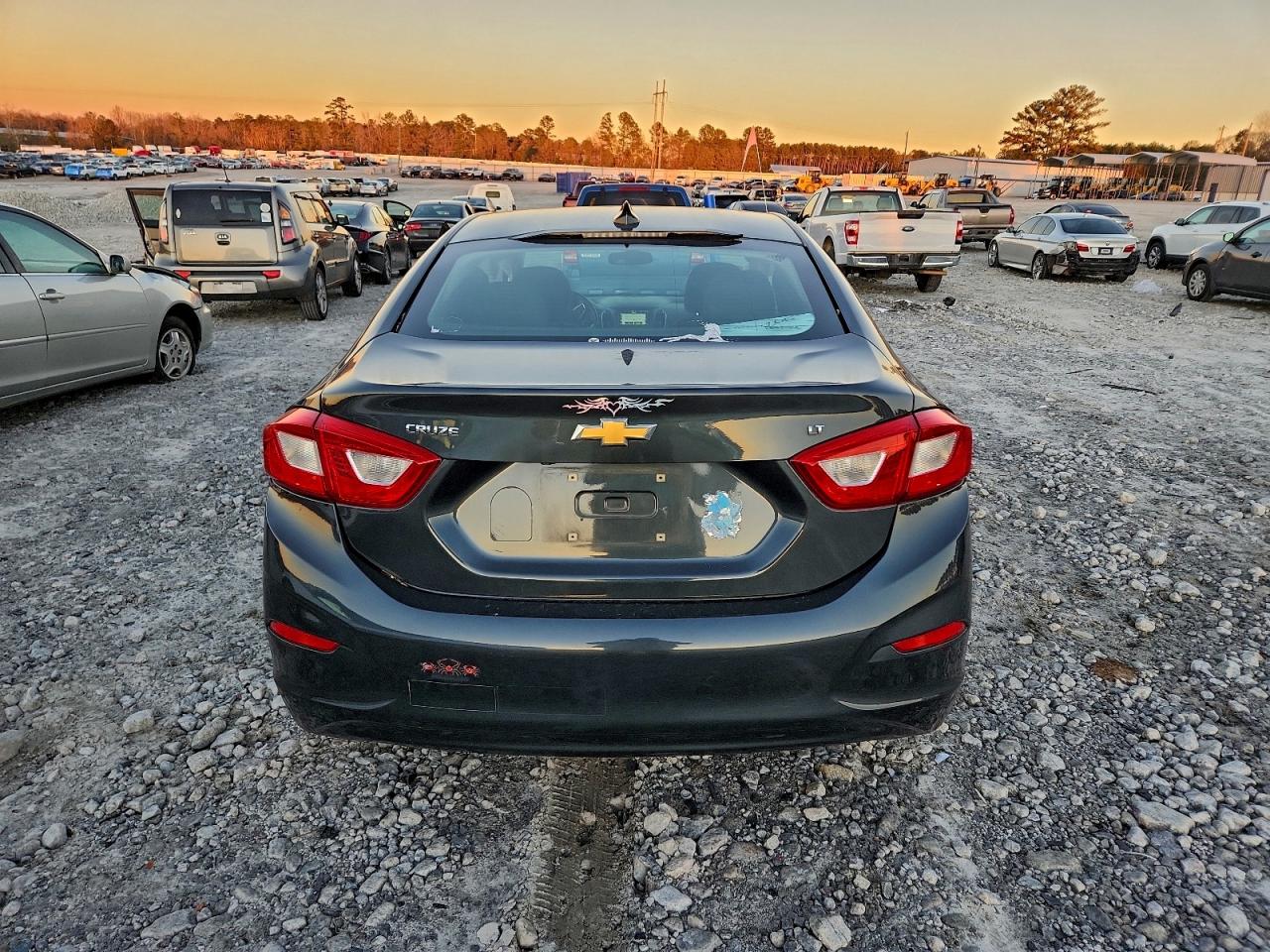 2017 CHEVROLET CRUZE LT photo 6