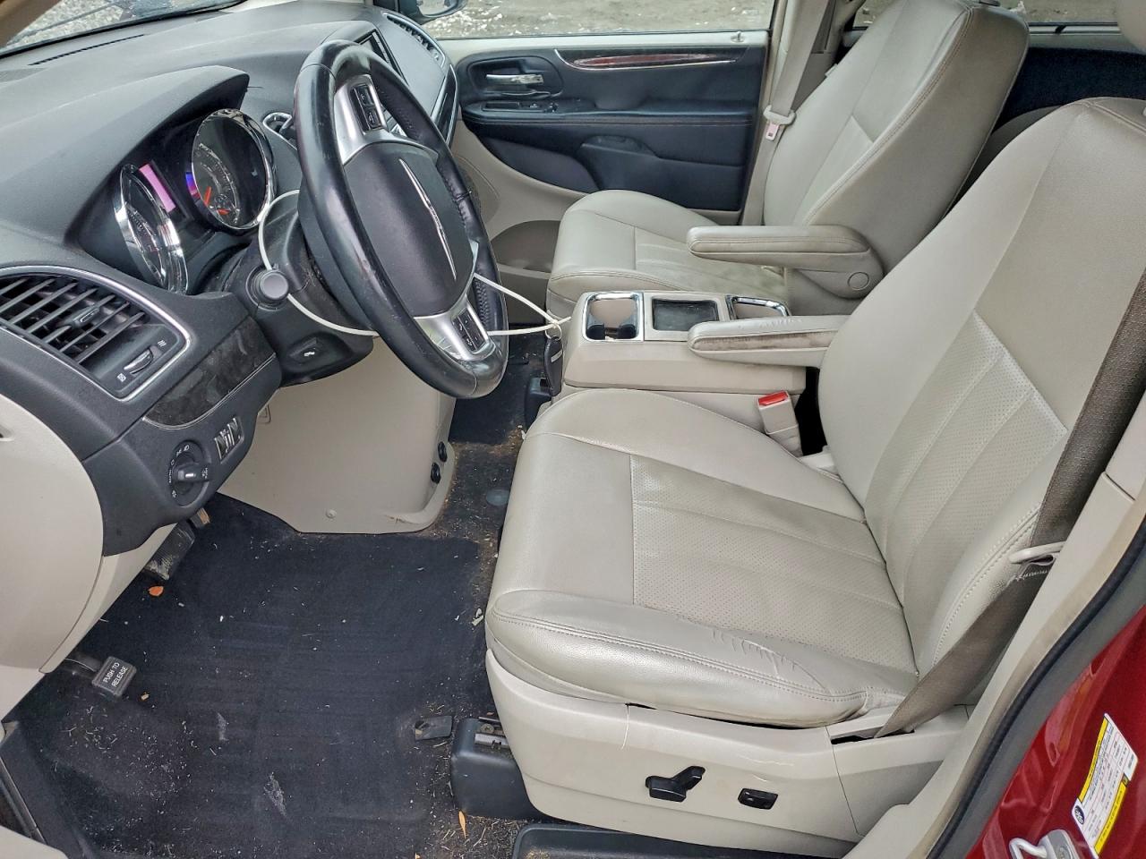 2013 CHRYSLER TOWN & COUNTRY TOURING L photo 7