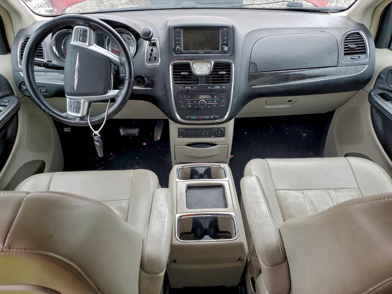 2013 CHRYSLER TOWN & COUNTRY TOURING L photo 8