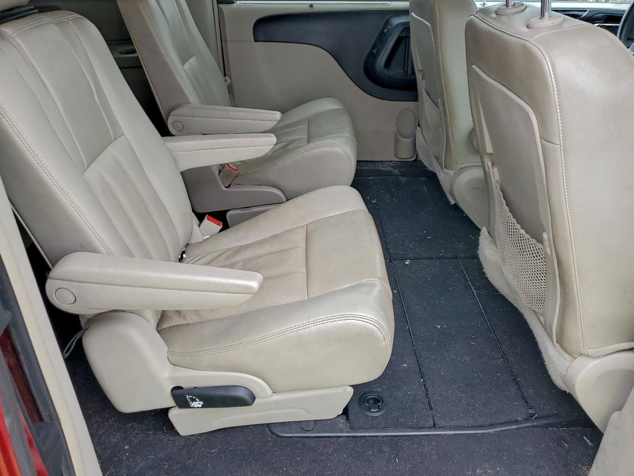 2013 CHRYSLER TOWN & COUNTRY TOURING L photo 11