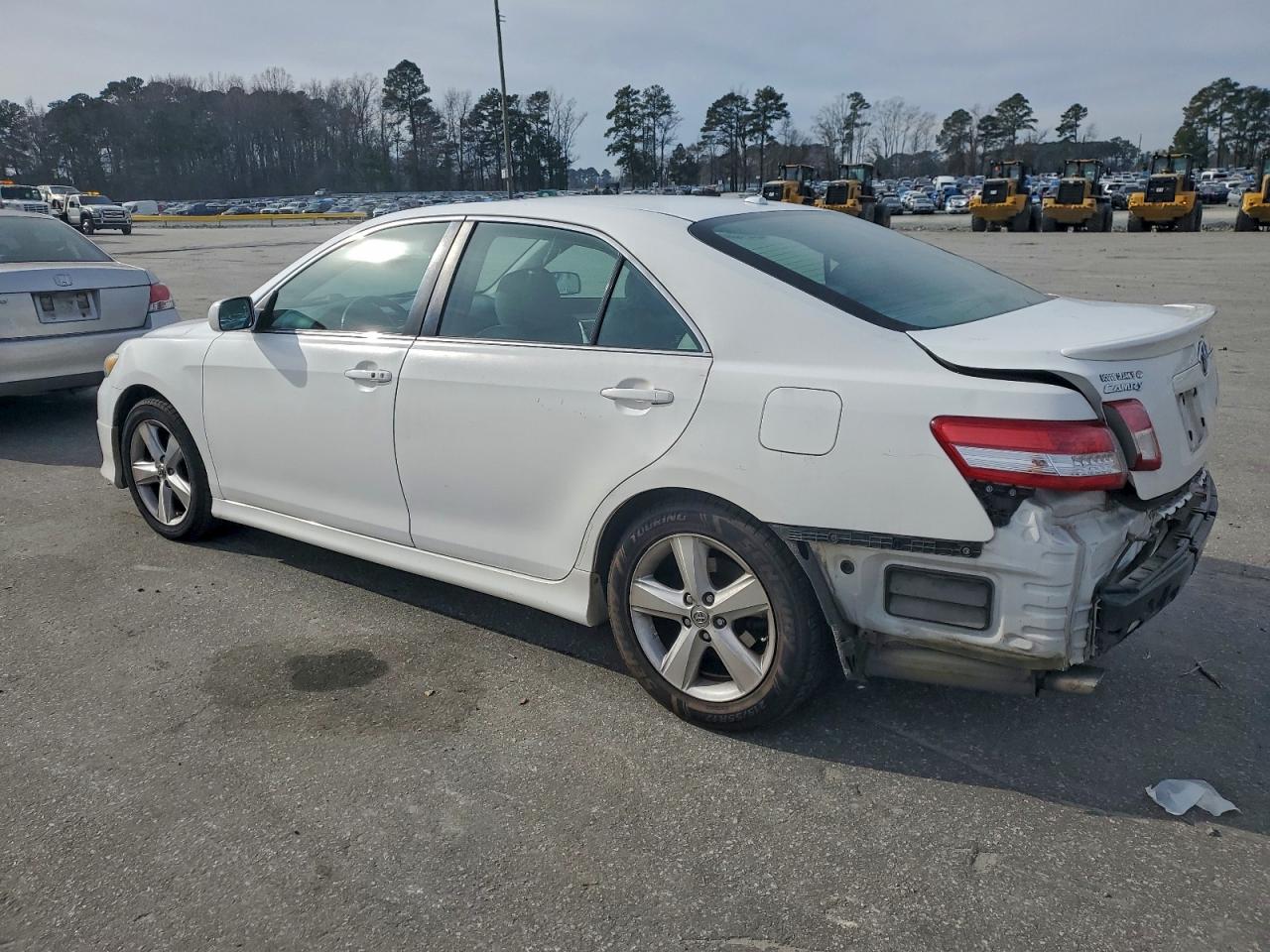 2011 TOYOTA CAMRY BASE photo 2