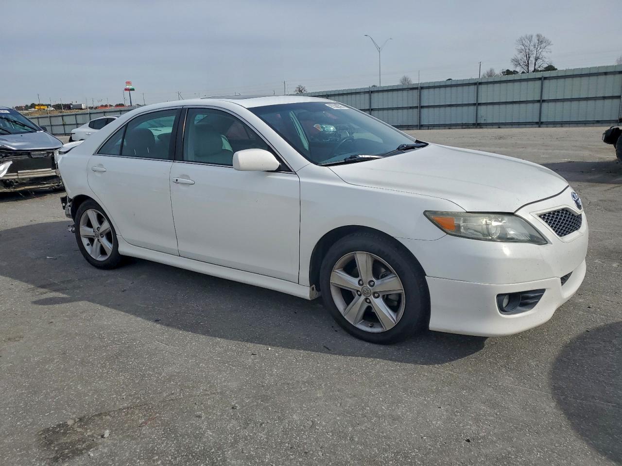 2011 TOYOTA CAMRY BASE photo 4