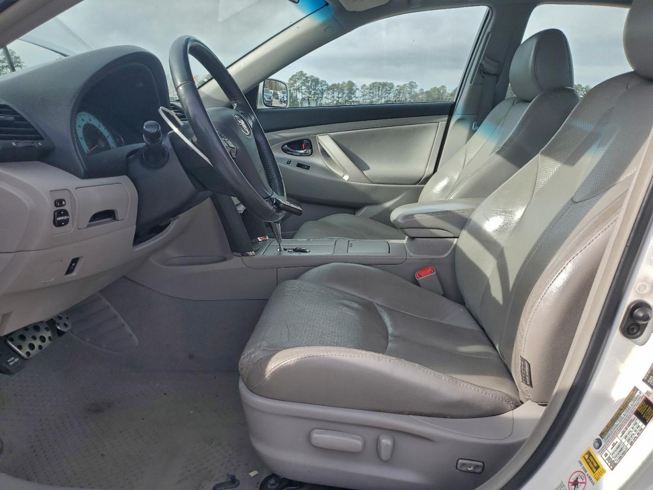 2011 TOYOTA CAMRY BASE photo 7