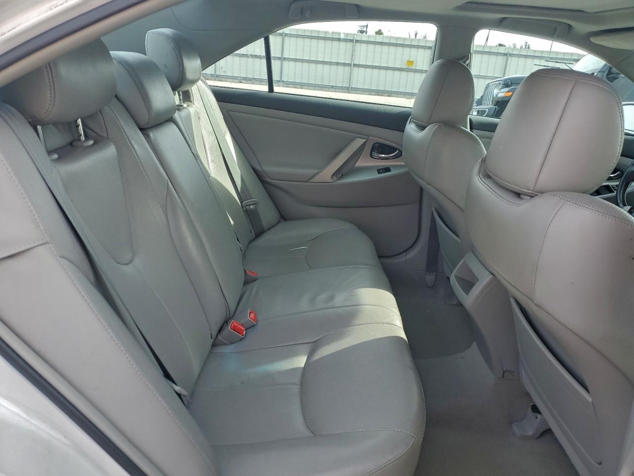 2011 TOYOTA CAMRY BASE photo 10