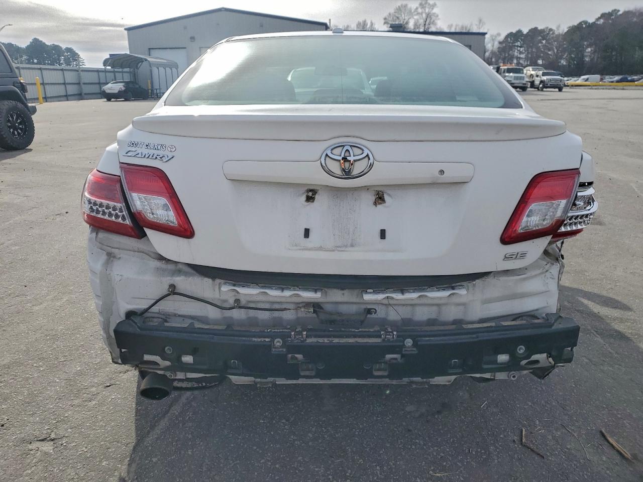 2011 TOYOTA CAMRY BASE photo 6