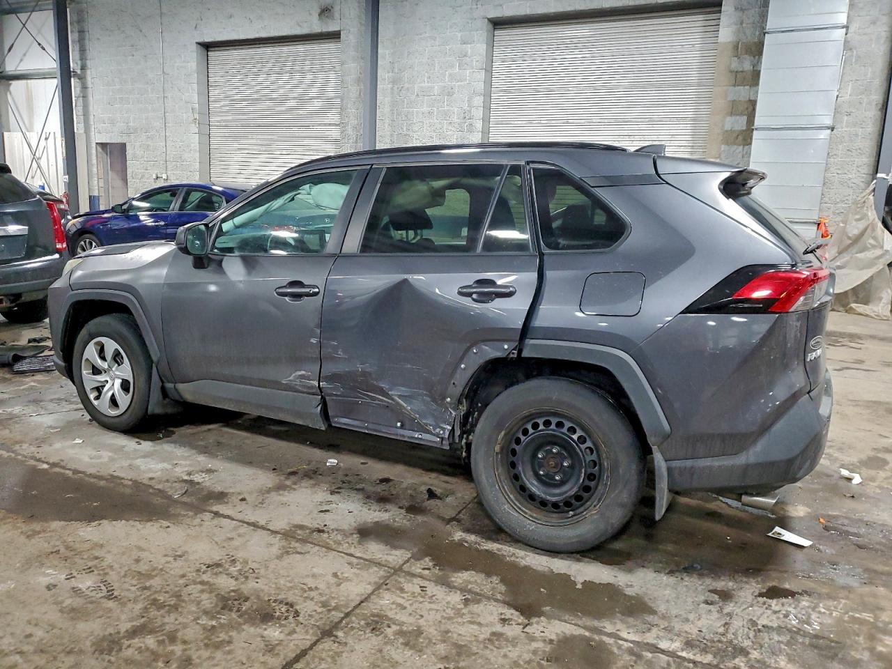 2019 TOYOTA RAV4 LE photo 3