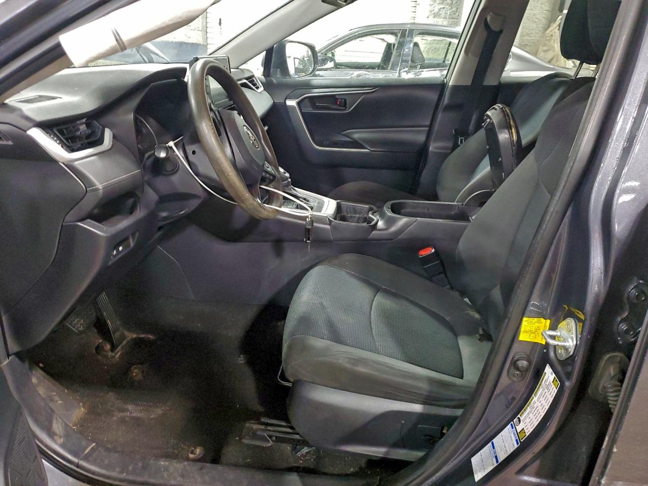 2019 TOYOTA RAV4 LE photo 13